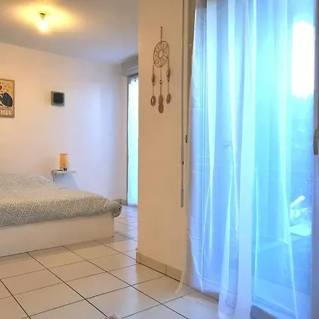 Grand Lumineux Et Sa Terrasse Au Calme Apartament