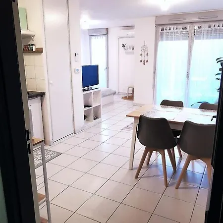 Grand Lumineux Et Sa Terrasse Au Calme Apartament
