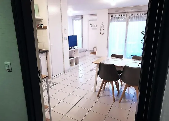 Grand Lumineux Et Sa Terrasse Au Calme Apartman