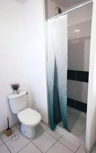 Grand Lumineux Et Sa Terrasse Au Calme