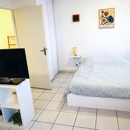 Grand Lumineux Et Sa Terrasse Au Calme